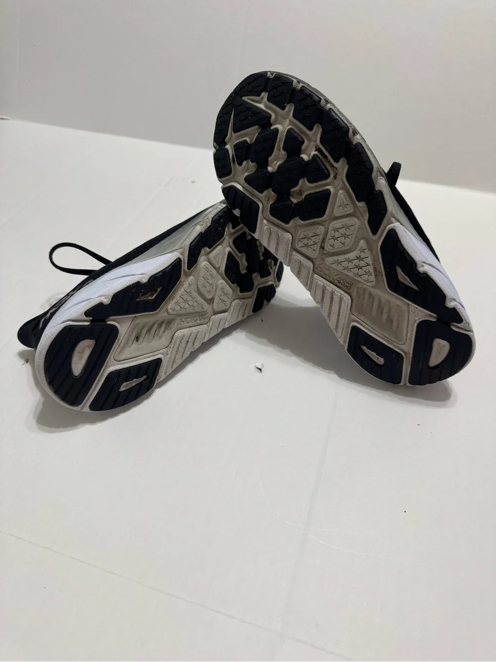 Hoka One One Arahi 6 Women's Running Shoes Black and White Size 9B